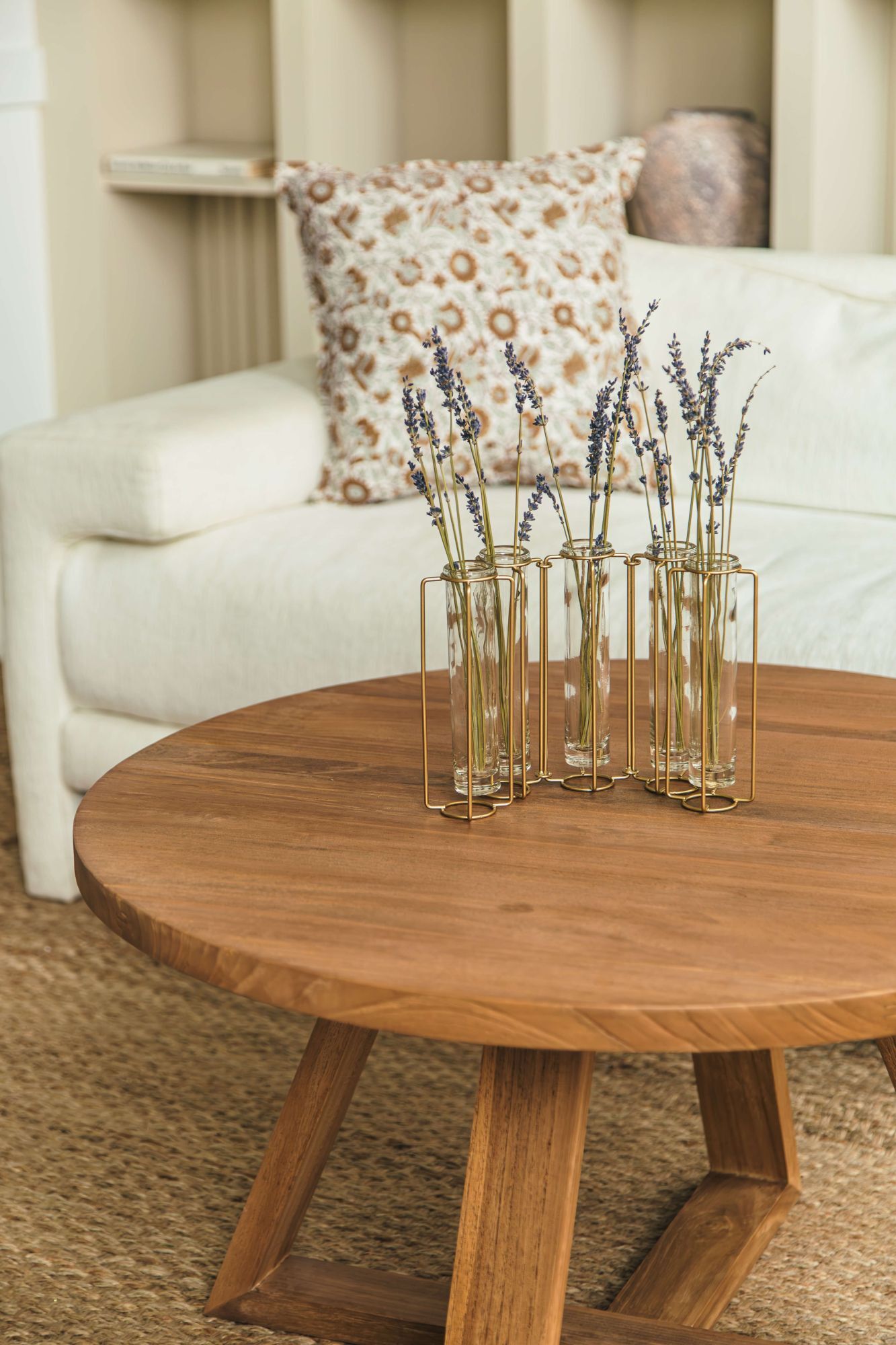 GOLD WIRE ADJUSTABLE VASE WITH 5 GLASS TUBES